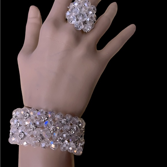 GORGEOUS CRYSTAL BRACELET AND RING SET - Picture 7 of 9
